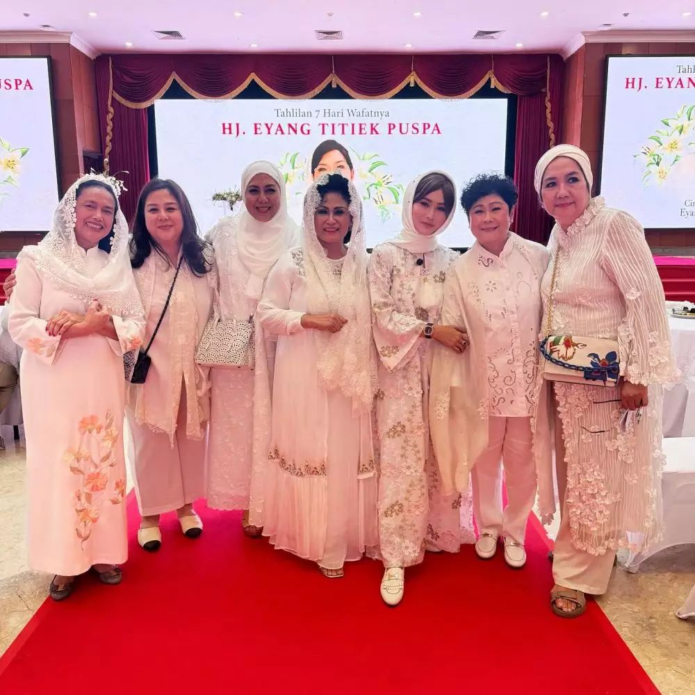 momen tahlilan Titiek Puspa © Instagram