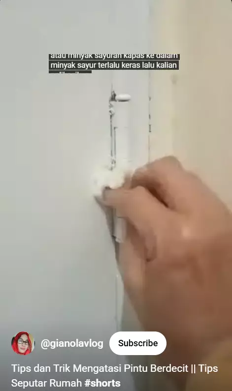 Pintu kayu tidak berdecit lagi sekaranga ketika dibuka, cukup pakai 1 bahan sederhana berbagai sumber Pintu kayu tidak berdecit lagi sekaranga ketika dibuka, cukup pakai 1 bahan sederhana berbagai sumber