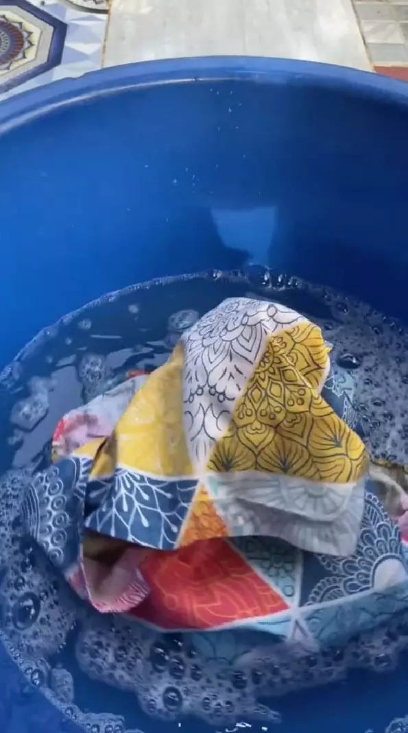 trik cuci sprei agar cepat bersih © TikTok