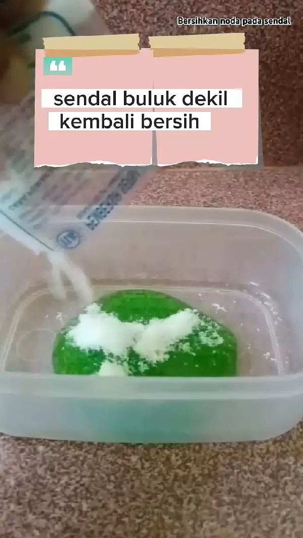 Sandal jepit buluk jamuran sekarang jadi kinclong © YouTube Sandal jepit buluk jamuran sekarang jadi kinclong © YouTube