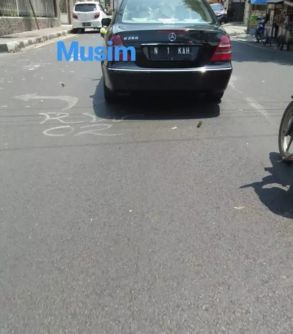 plat nyeleneh mobil © Twitter plat nyeleneh mobil © Twitter