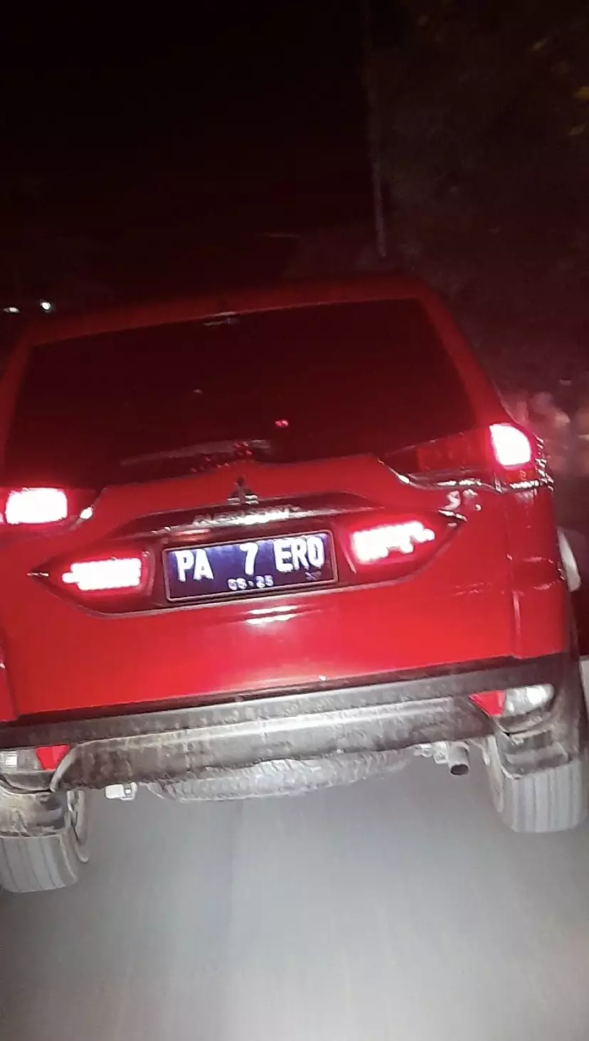 plat nyeleneh mobil © Twitter plat nyeleneh mobil © Twitter