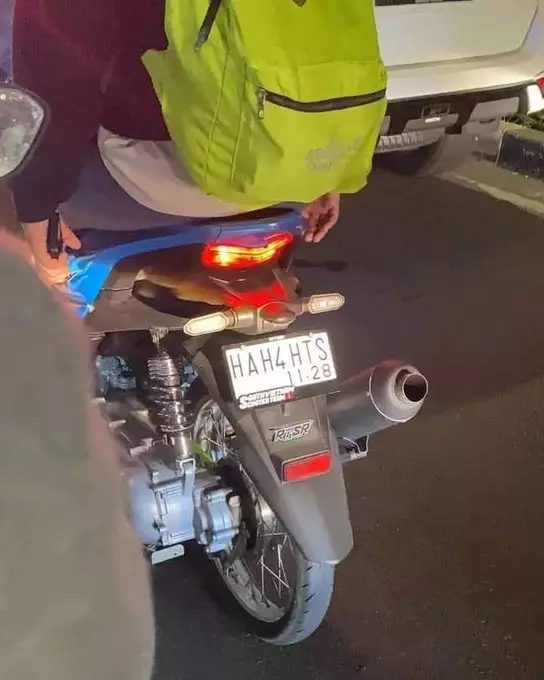 plat nyeleneh mobil © Berbagai sumber plat nyeleneh mobil © Berbagai sumber