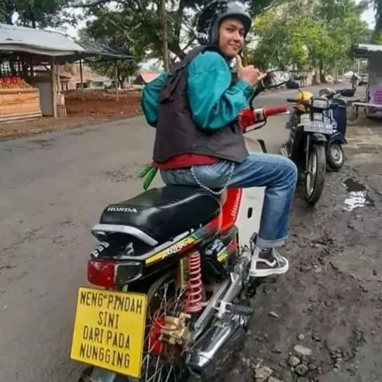 plat nyeleneh mobil © Berbagai sumber plat nyeleneh mobil © Berbagai sumber