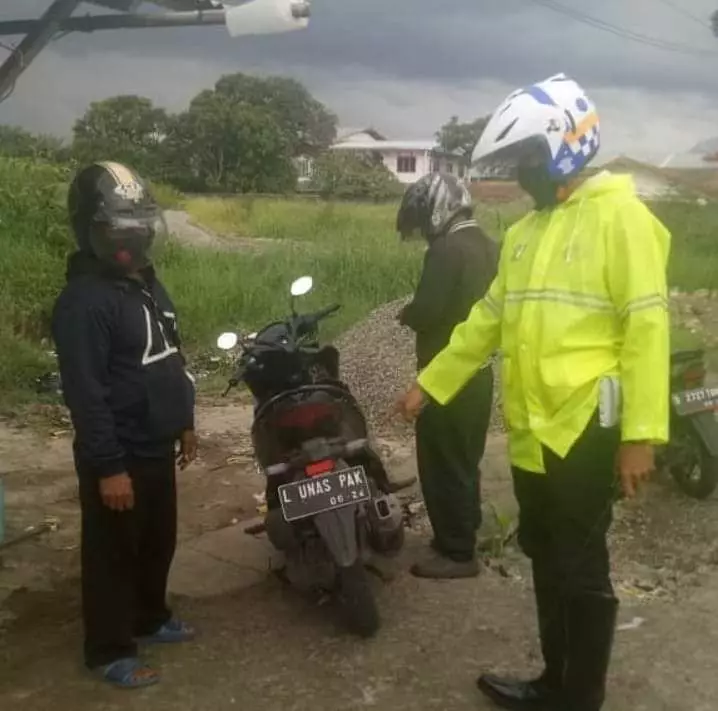 plat nyeleneh mobil © Berbagai sumber plat nyeleneh mobil © Berbagai sumber