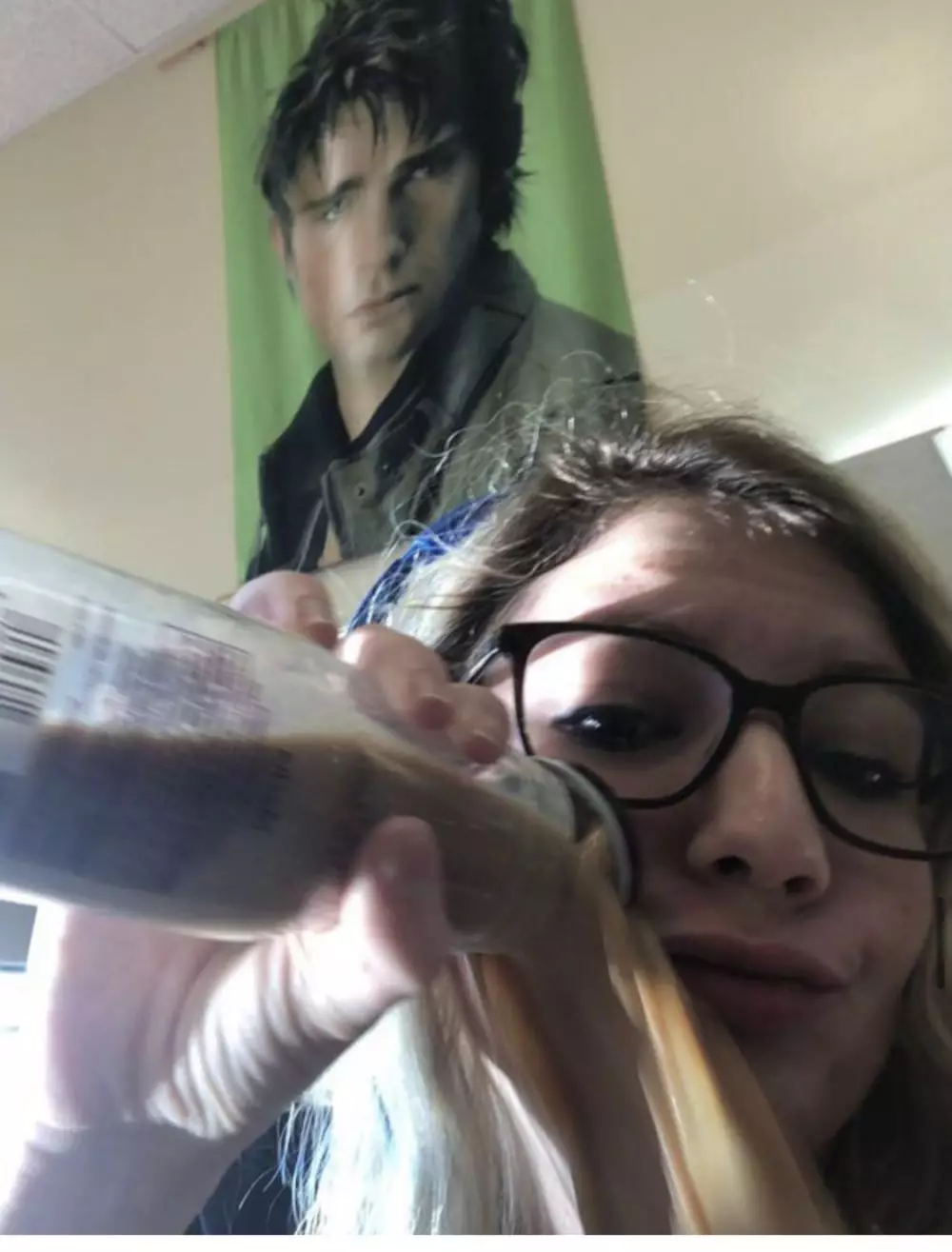 minuman tumpah © Boredpanda.com