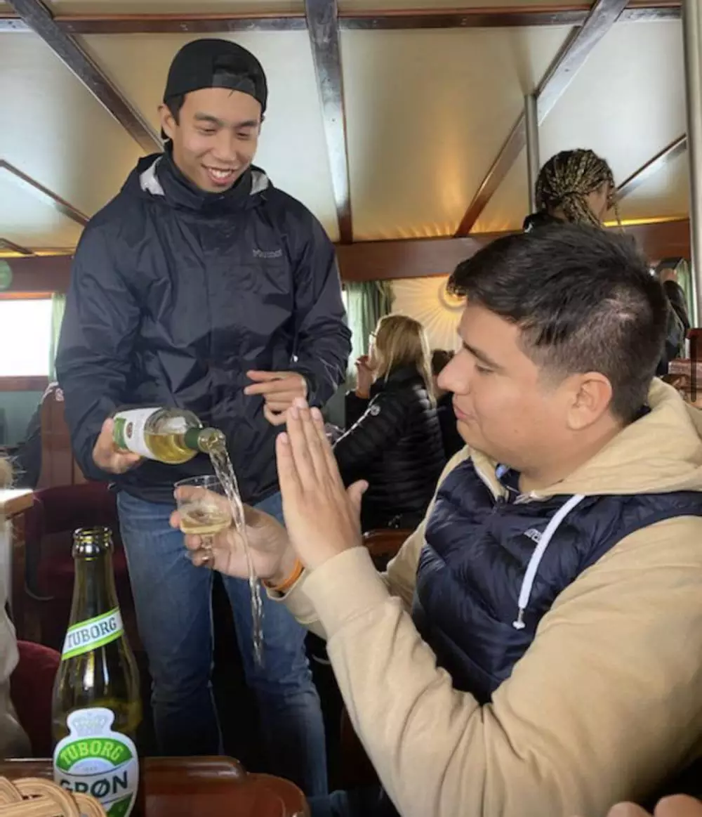 minuman tumpah © Boredpanda.com