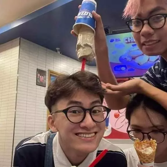 11 Potret kocak minuman tumpah ini nyesek pol, disengaja atau nggak ya?