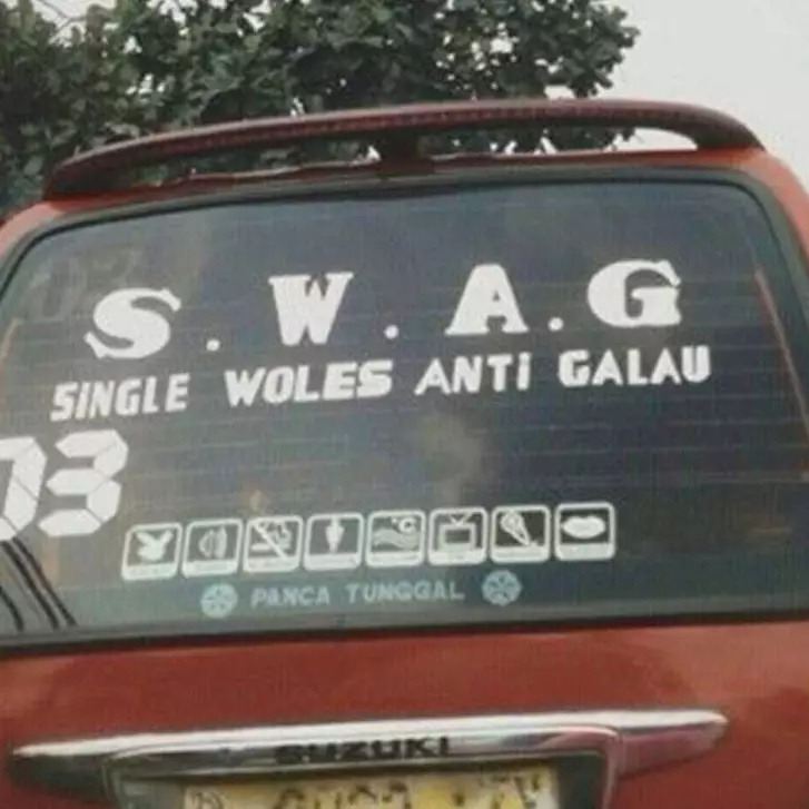 11 Singkatan lucu tulisan di belakang mobil ini bikin pengendara lain ketawa tipis