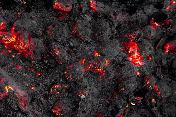 Trik menyalakan api arang tanpa korek, sekarang cuma pakai 5 trik ini freepik