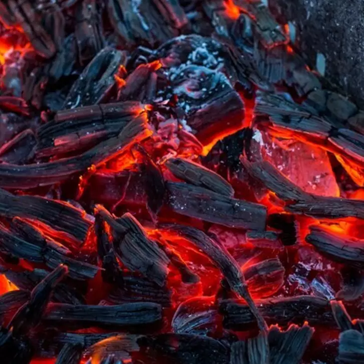 Trik menyalakan api arang tanpa korek, sekarang cuma pakai 5 cara ini