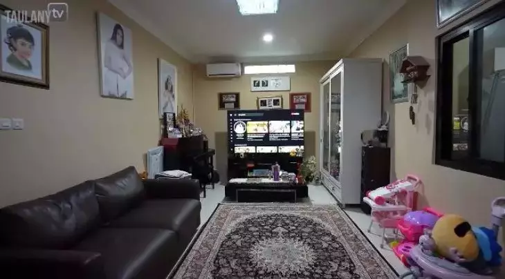 rumah bocah berseragam TK © YouTube