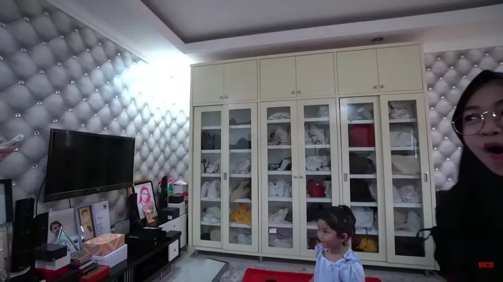 rumah bocah berseragam TK © YouTube