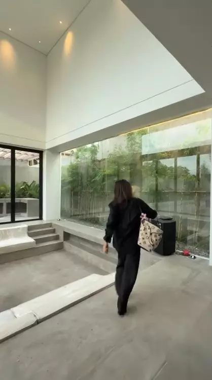 ruang keluarga Jennifer Coppen © TikTok