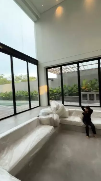 ruang keluarga Jennifer Coppen © TikTok