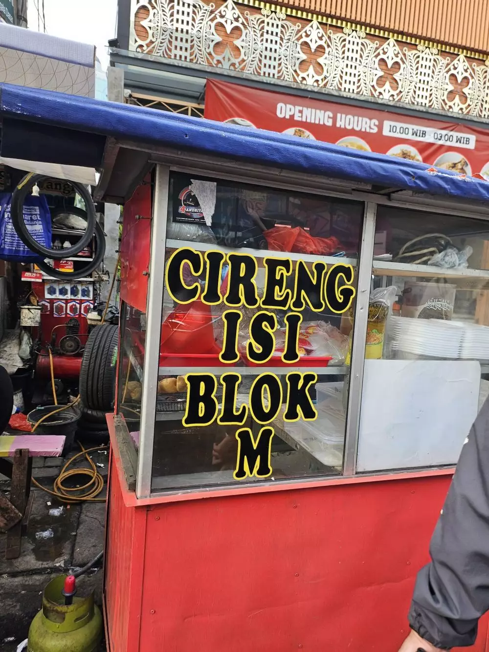 tulisan spanduk promo makanan © X