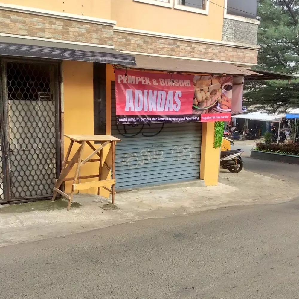 tulisan spanduk promo makanan © X