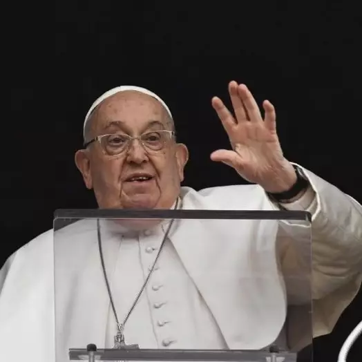 Minta dimakamkan pakai kayu sederhana, ini potret foto jenazah Paus Fransiskus yang dirilis Vatikan