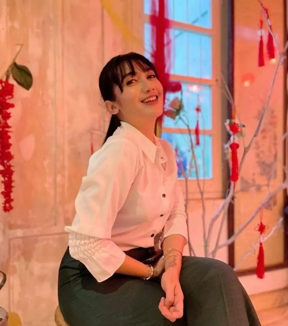 Revi Mariska Genta Buana kini jadi advokat © berbagai sumber Revi Mariska Genta Buana kini jadi advokat © berbagai sumber