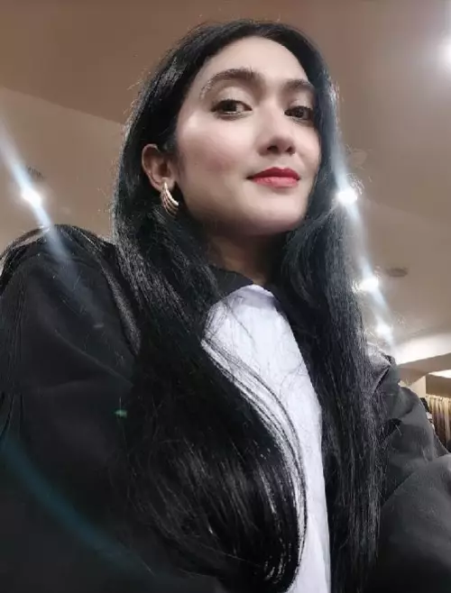 Revi Mariska Genta Buana kini jadi advokat © berbagai sumber Revi Mariska Genta Buana kini jadi advokat © berbagai sumber