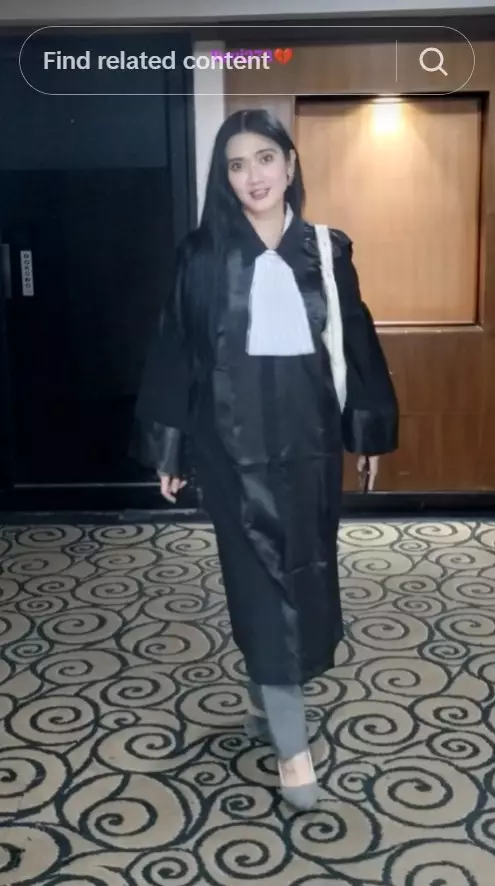 Revi Mariska Genta Buana kini jadi advokat © berbagai sumber Revi Mariska Genta Buana kini jadi advokat © berbagai sumber