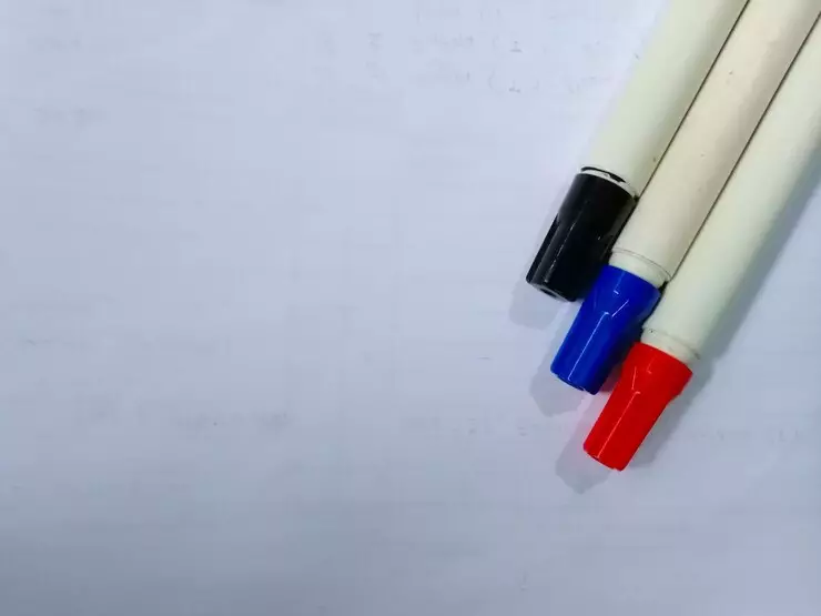 Tak perlu digosok sabun, trik menghilangkan noda spidol di meja dan kursi kayu sekarang ini simpel berbagai sumber