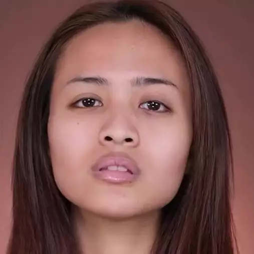 Transformasi makeup wanita bermata sayu dirias soft bold ini bikin eye look-nya bulat bak boneka