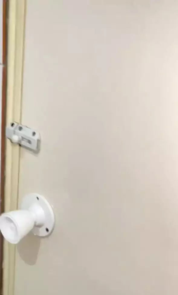 trik jitu hilangkan kerak pintu kamar mandi pakai 2 bahan dapur © berbagai sumber