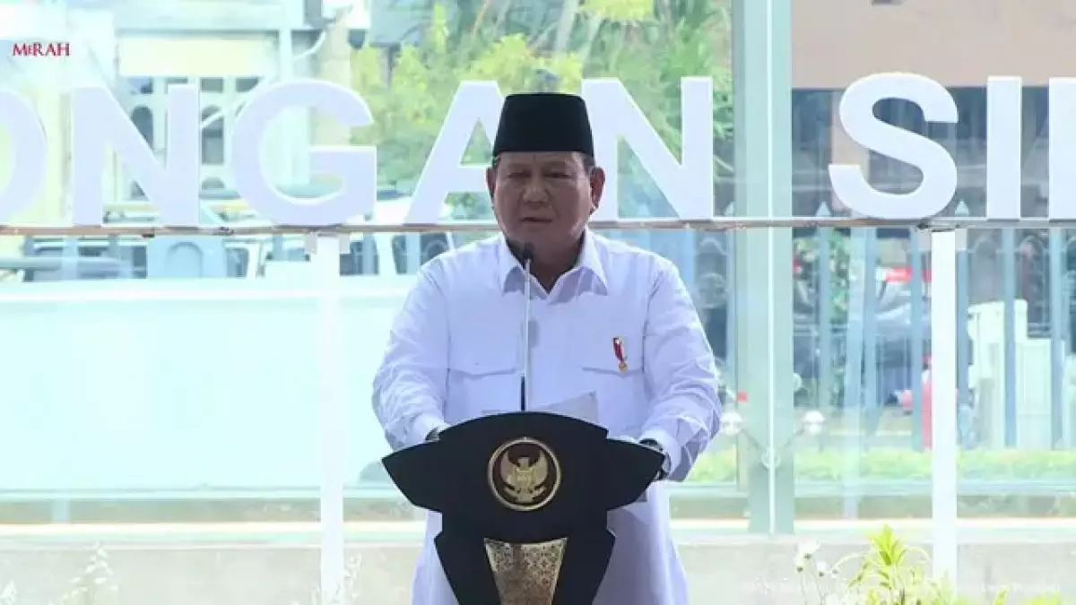 Koperasi Desa Merah Putih dikritik profesor, apa tanggapan Prabowo?
