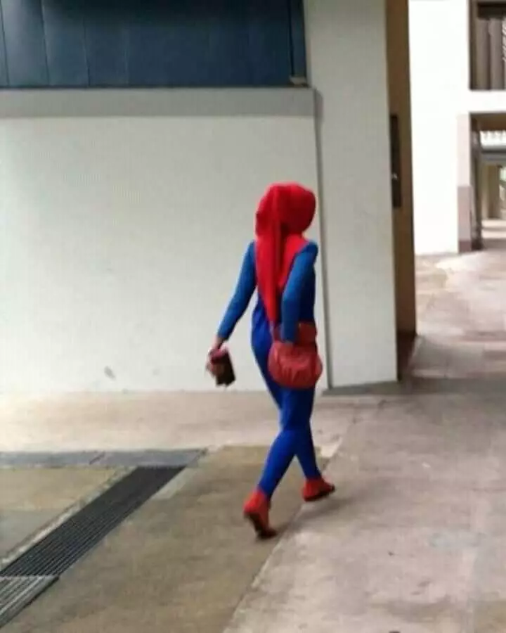 emak-emak pakai outfit nyeleneh © berbagai sumber