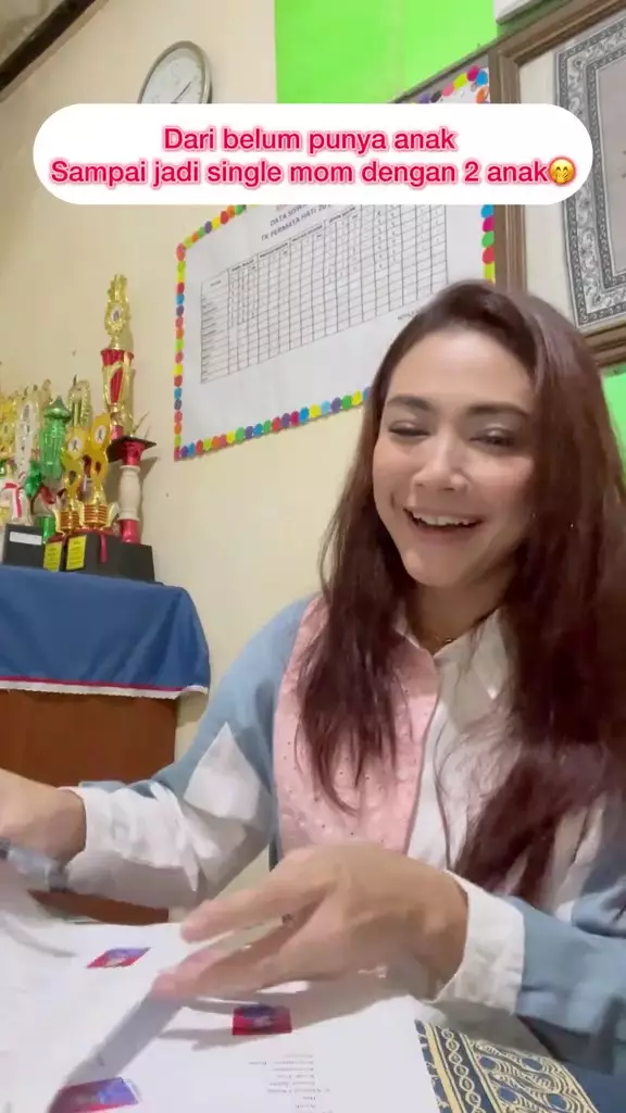 potret Dea Lestari jadi kepala sekolah © 2024 TikTok