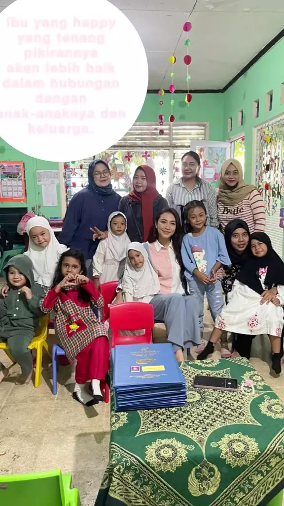 potret Dea Lestari jadi kepala sekolah © 2024 TikTok