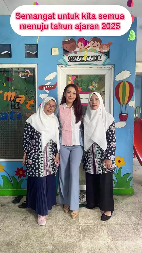 potret Dea Lestari jadi kepala sekolah © 2024 TikTok