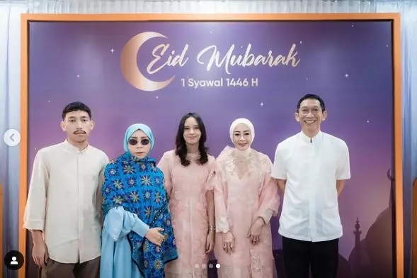 potret terbaru Melly Goeslaw usai facelift © Instagram