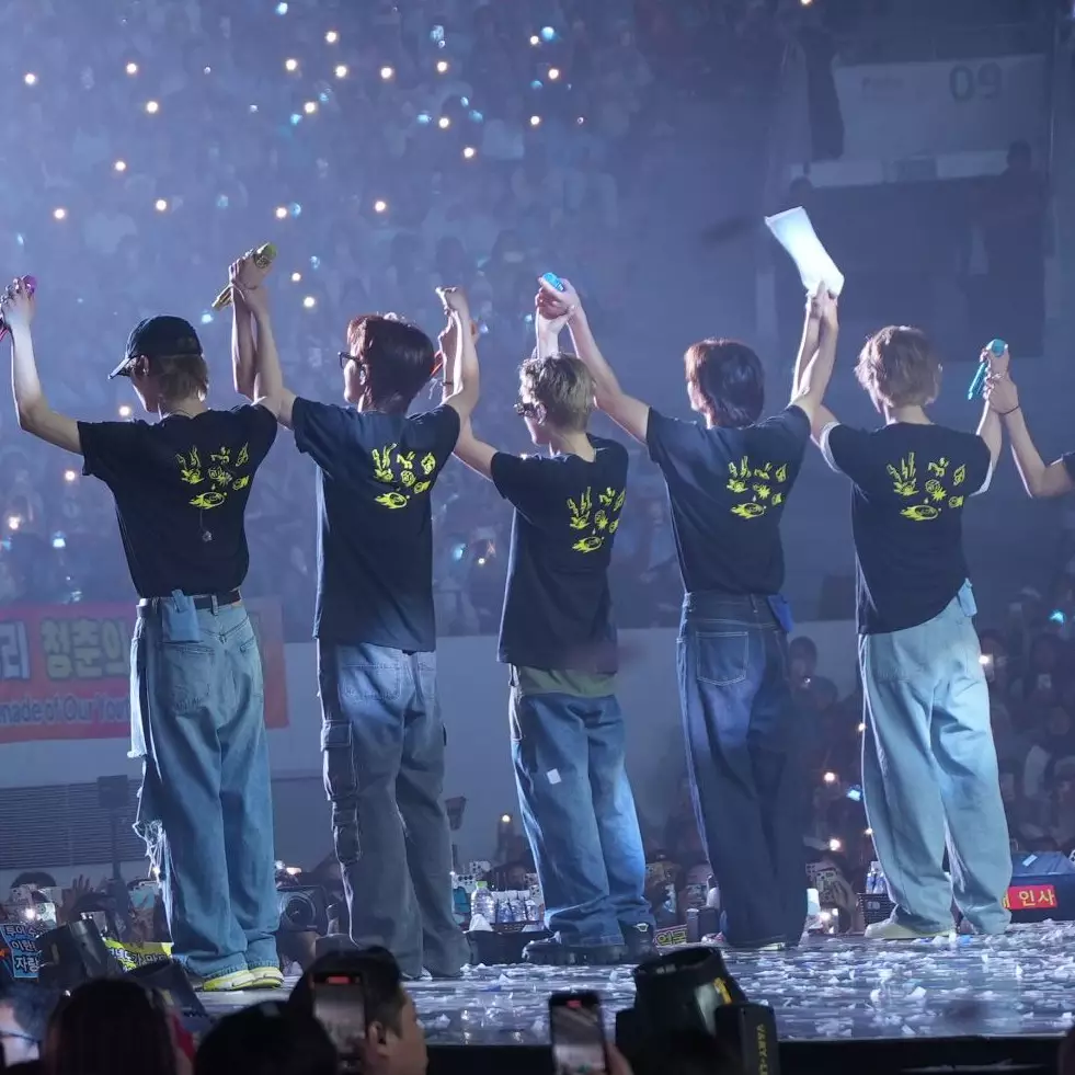 BOYNEXTDOOR riuhkan Istora Senayan dengan performa apik, torehkan memori yang tak terlupakan