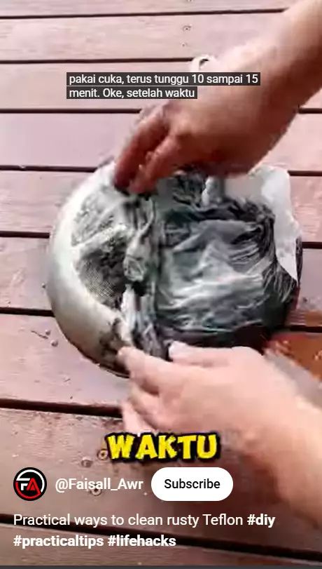 Tak perlu direndam semalaman, sekarang bersihkan kerak gosong di teflon cepat dalam 15 menit berbagai sumber