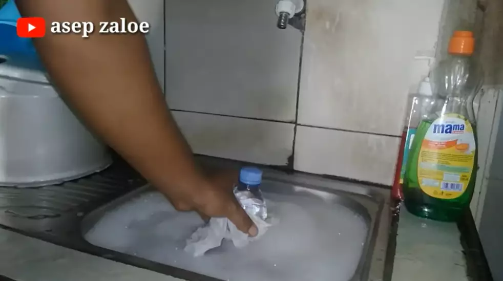 Jangan dulu dibongkar, trik mengatasi wastafel mampet sekarang cuma pakai 1 barang bekas berbagai sumber Jangan dulu dibongkar, trik mengatasi wastafel mampet sekarang cuma pakai 1 barang bekas berbagai sumber