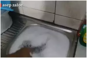 Jangan dulu dibongkar, trik mengatasi wastafel mampet sekarang cuma pakai 1 barang bekas