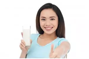 Cara bikin minuman whitening booster hasilnya bak suntik putih, wajah glowing alami pakai 2 buah ini