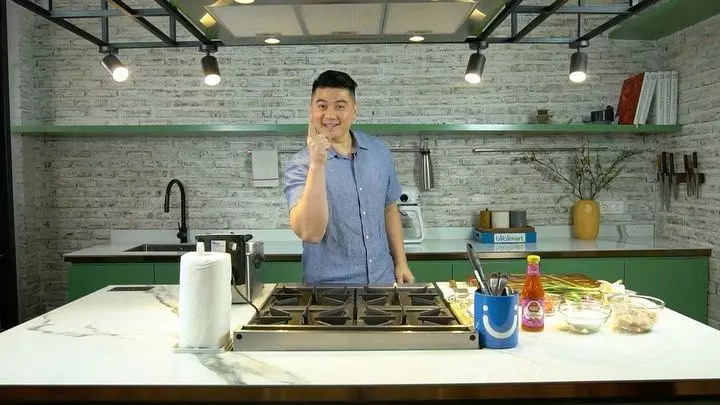 Chef Arnold renovasi area masak jadi bak supermarket © Instagram Chef Arnold renovasi area masak jadi bak supermarket © Instagram