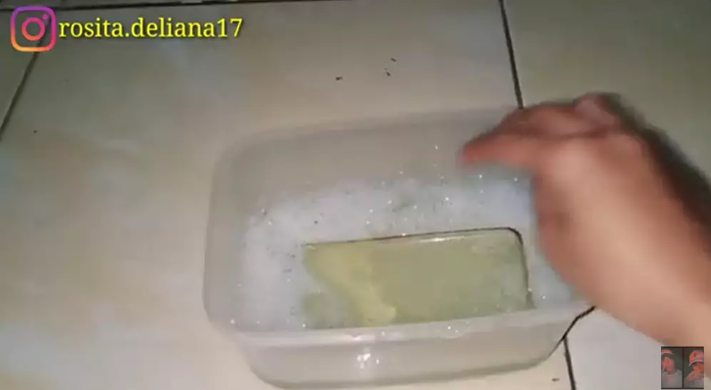 Trik mengembalikan casing HP kuning kusam kecokelatan jadi bening sekarang pakai 3 bahan dapur berbagai sumber