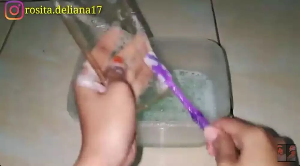 Trik mengembalikan casing HP kuning kusam kecokelatan jadi bening sekarang pakai 3 bahan dapur berbagai sumber