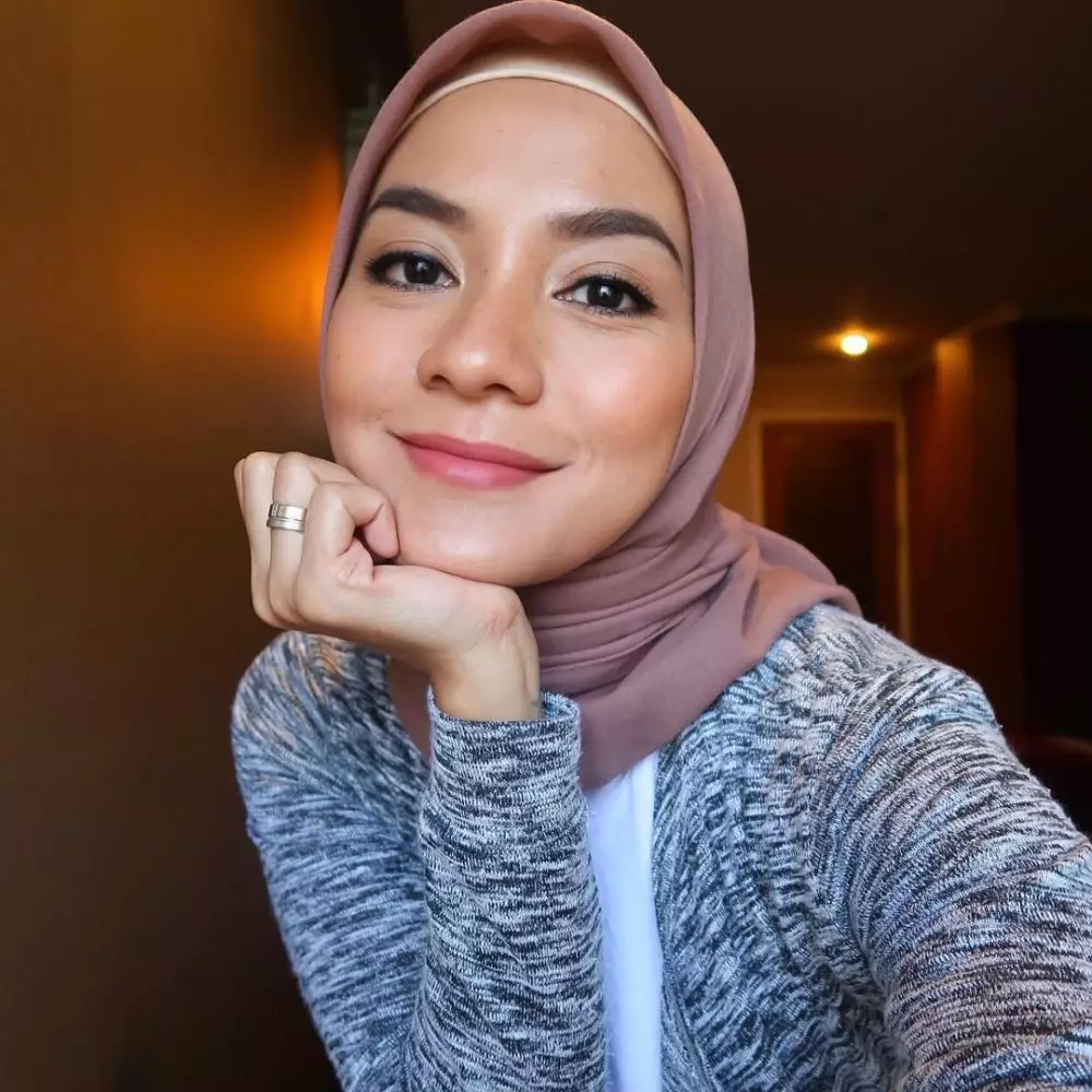 transformasi bocah SMP yang dulunya penyanyi cilik kini jadi istri pengusaha © berbagai sumber