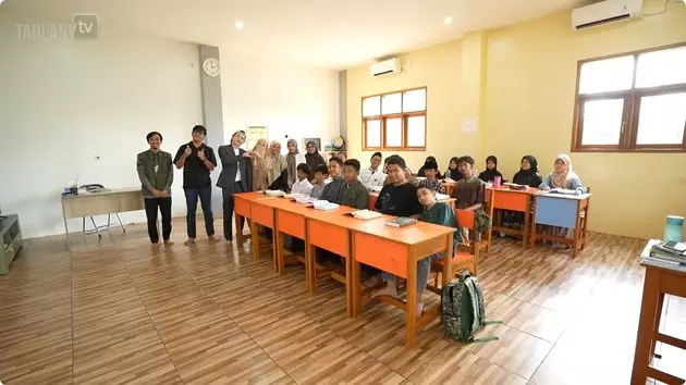 rumah baru Ustaz Dennis Lim mungil tapi estetik © YouTube