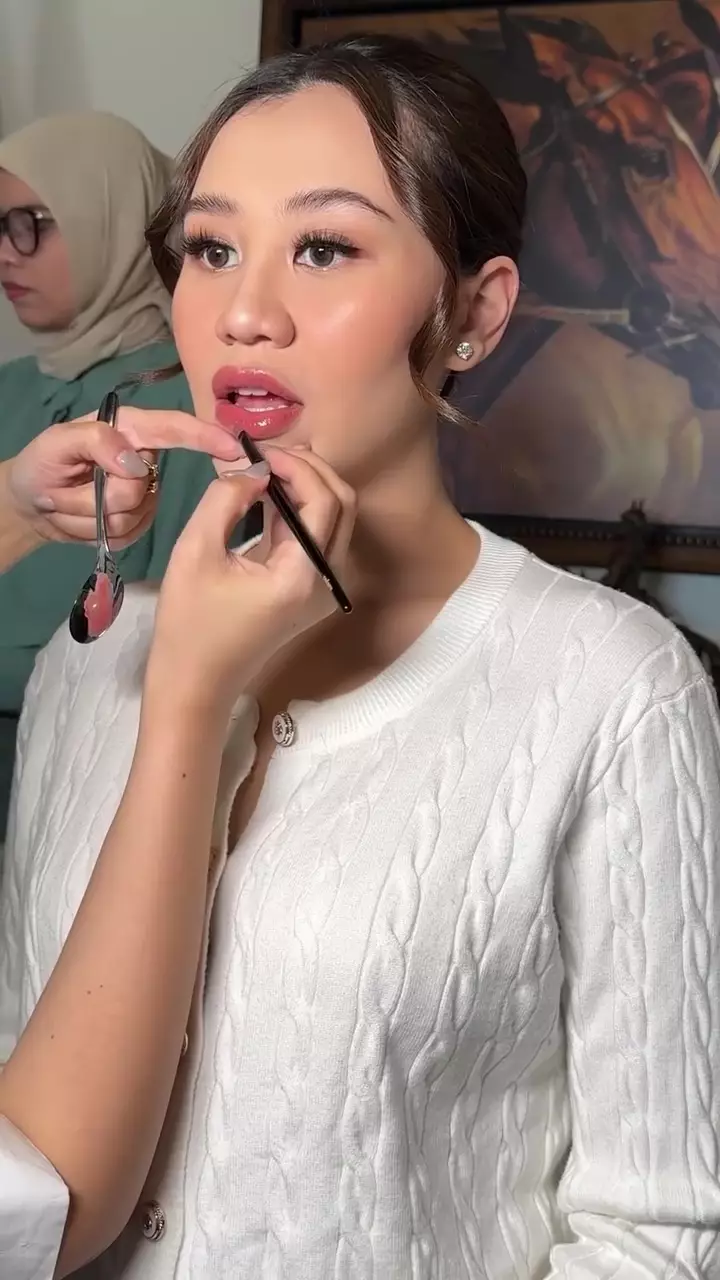 soft glam makeup Aaliyah Massaid saat tasyakuran © Instagram
