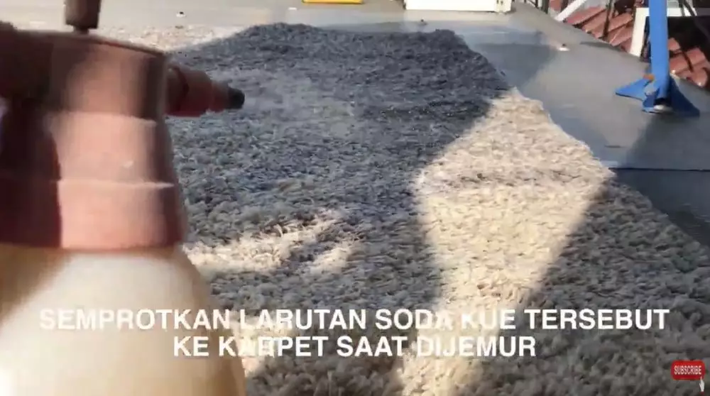 trik basmi bau apek di karpet (stok lebaran) © YouTube