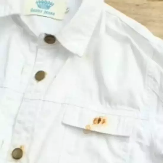 Jangan pakai pemutih, ini trik hilangkan noda karat bekas kancing di baju putih tambah 2 bahan dapur