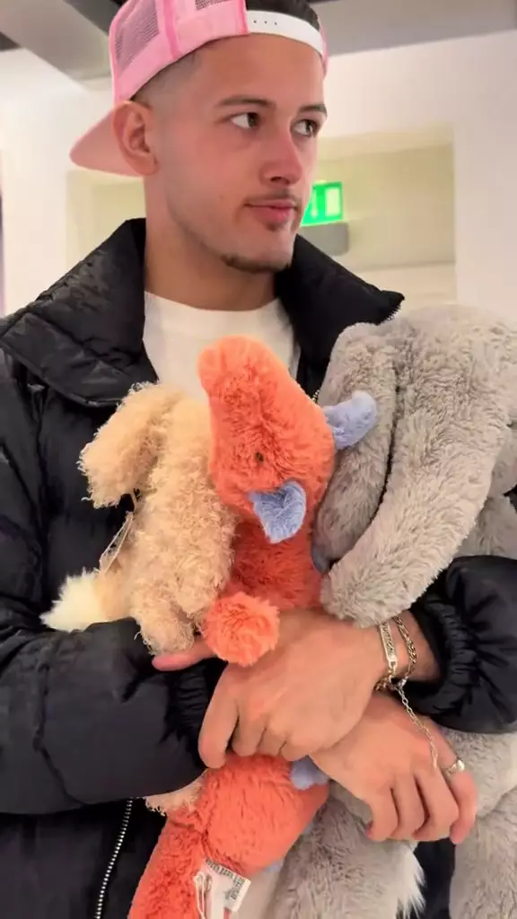 jennifer coppen dan justin hubner jalan di london © 2025 brilio.net