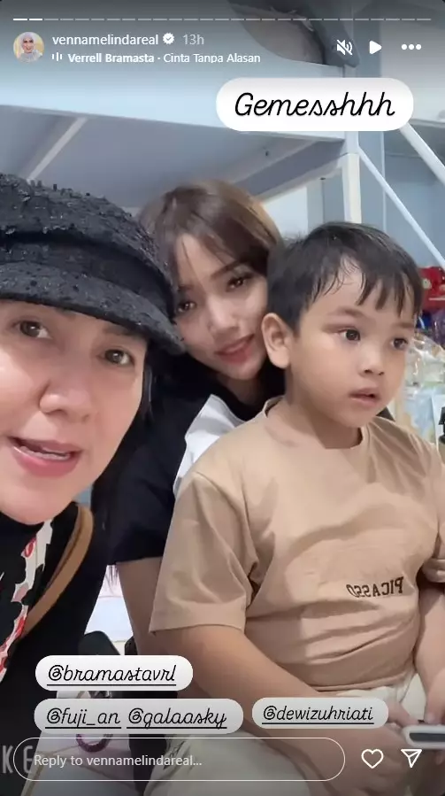 venna melinda kunjungi fuji dan gala © 2025 Instagram