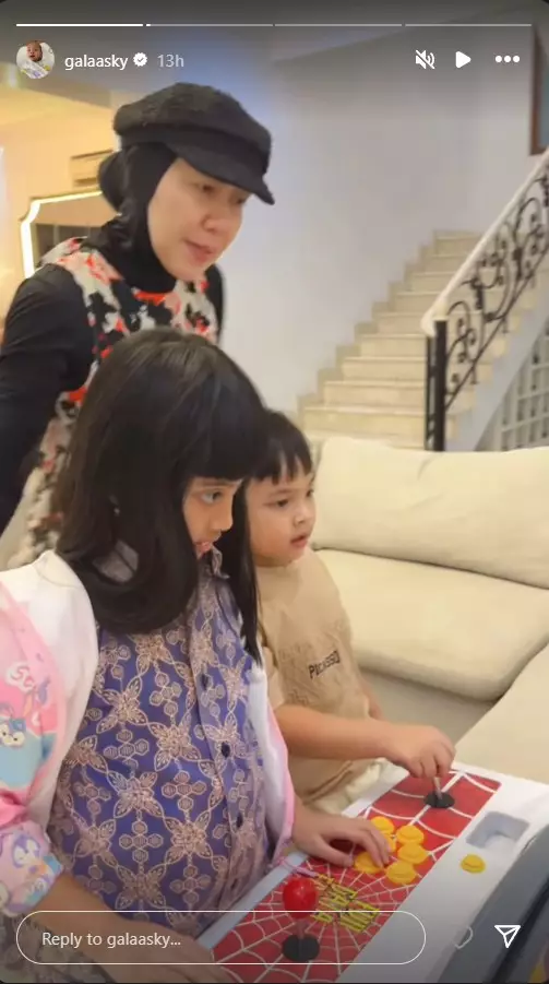 venna melinda kunjungi fuji dan gala © 2025 Instagram